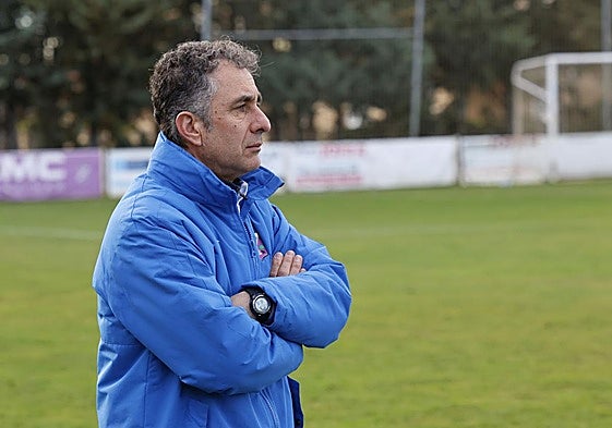 El entrenador del Becerril, Francis Olea, en un partido anterior.