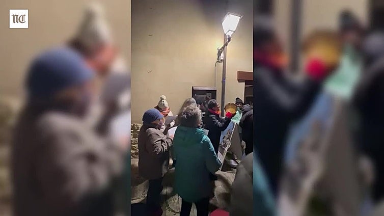 La tradición colombiana ilumina Urueña en el Día de las Velitas