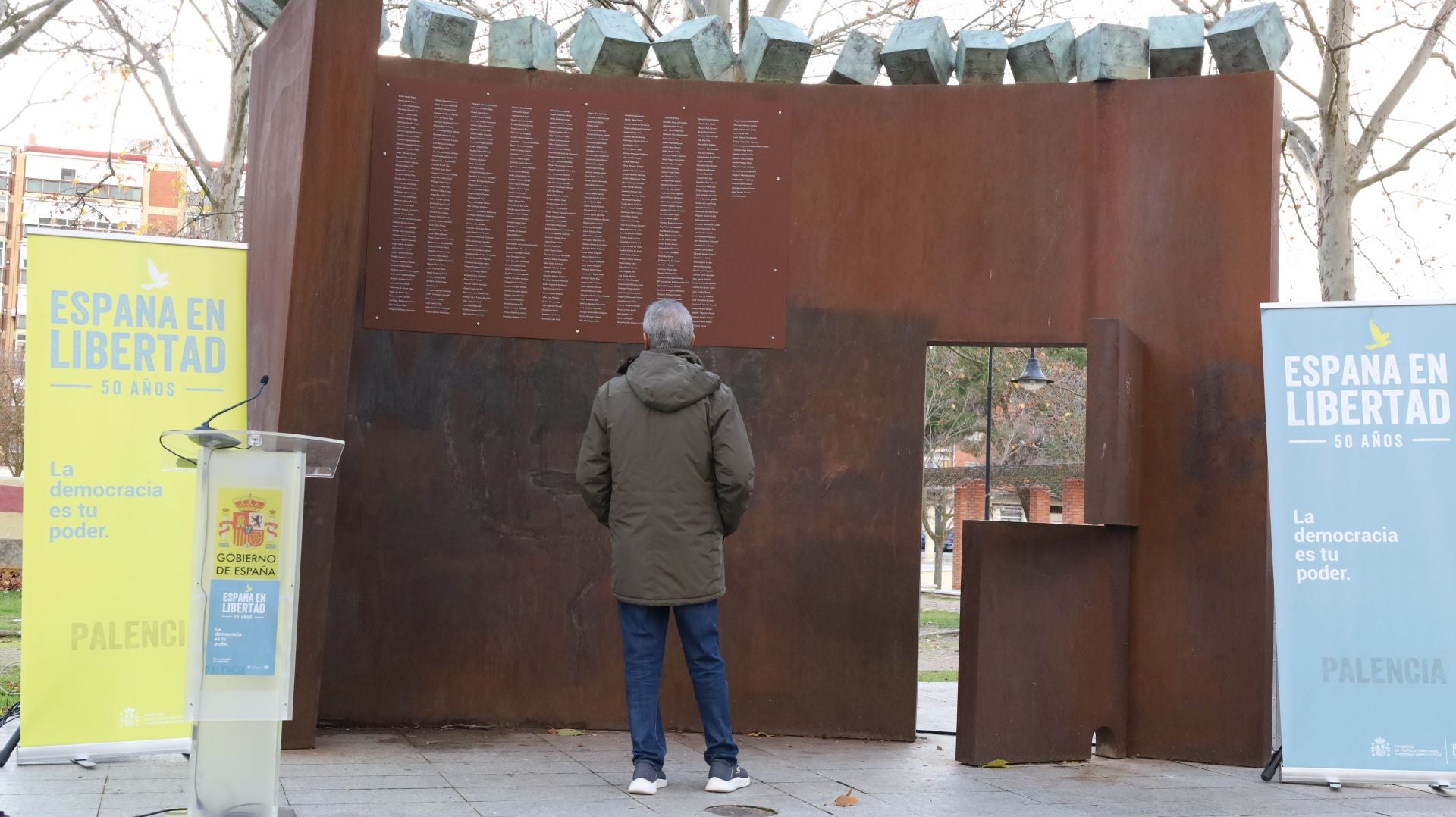 La placa con los nombres de los 497 represaliados franquistas vuelve a Palencia