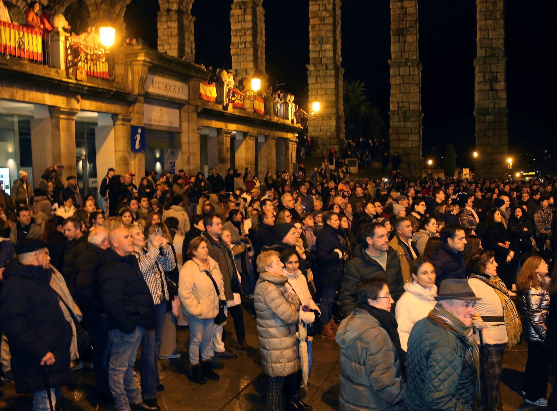 Fotos del aluvión de turistas por las calles de Segovia