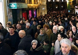 El aluvión de turistas colapsan el tráfico y las calles de Segovia