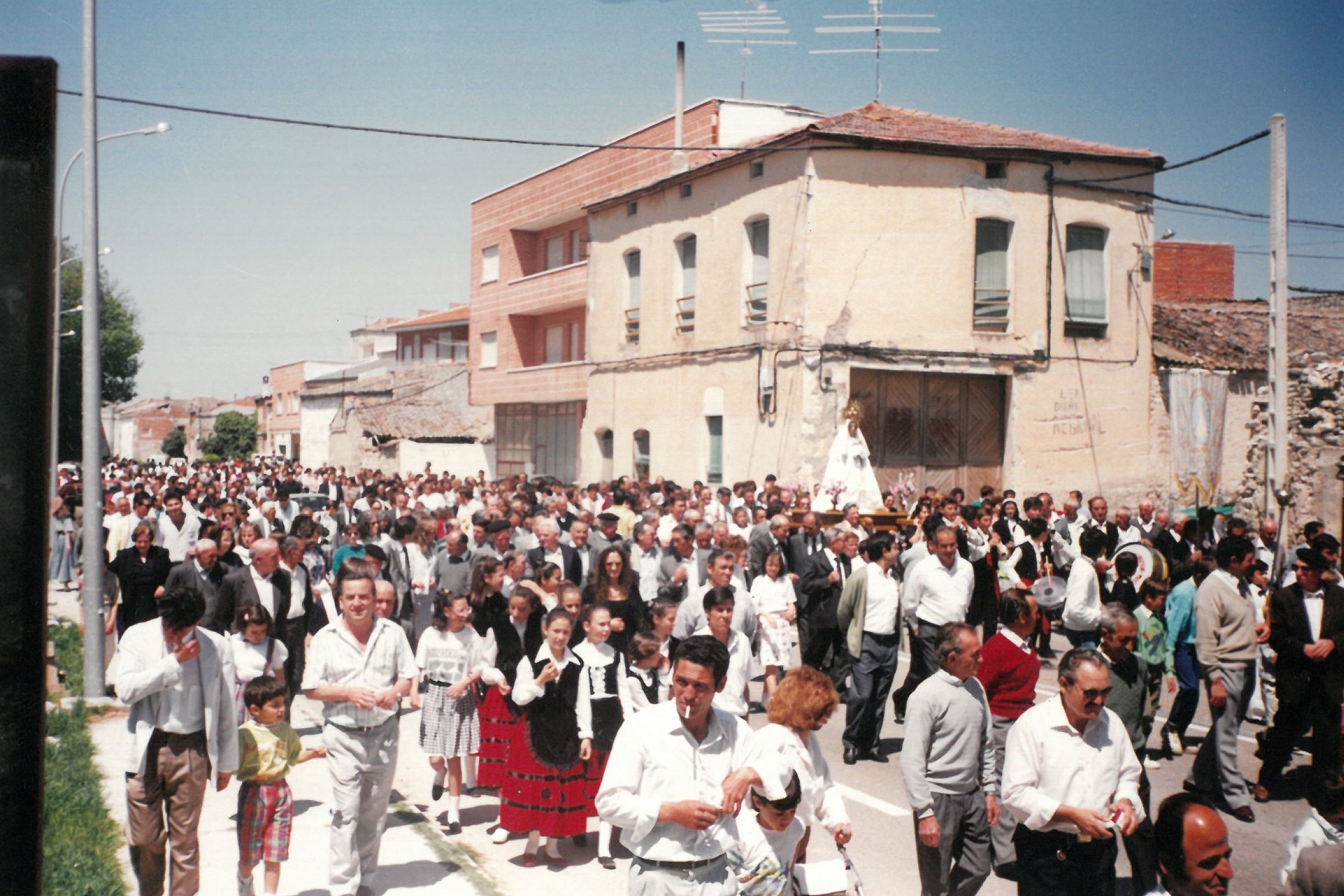 Procesión a la Virgen de la Fuenlabradilla. 23 de mayo de 1989.