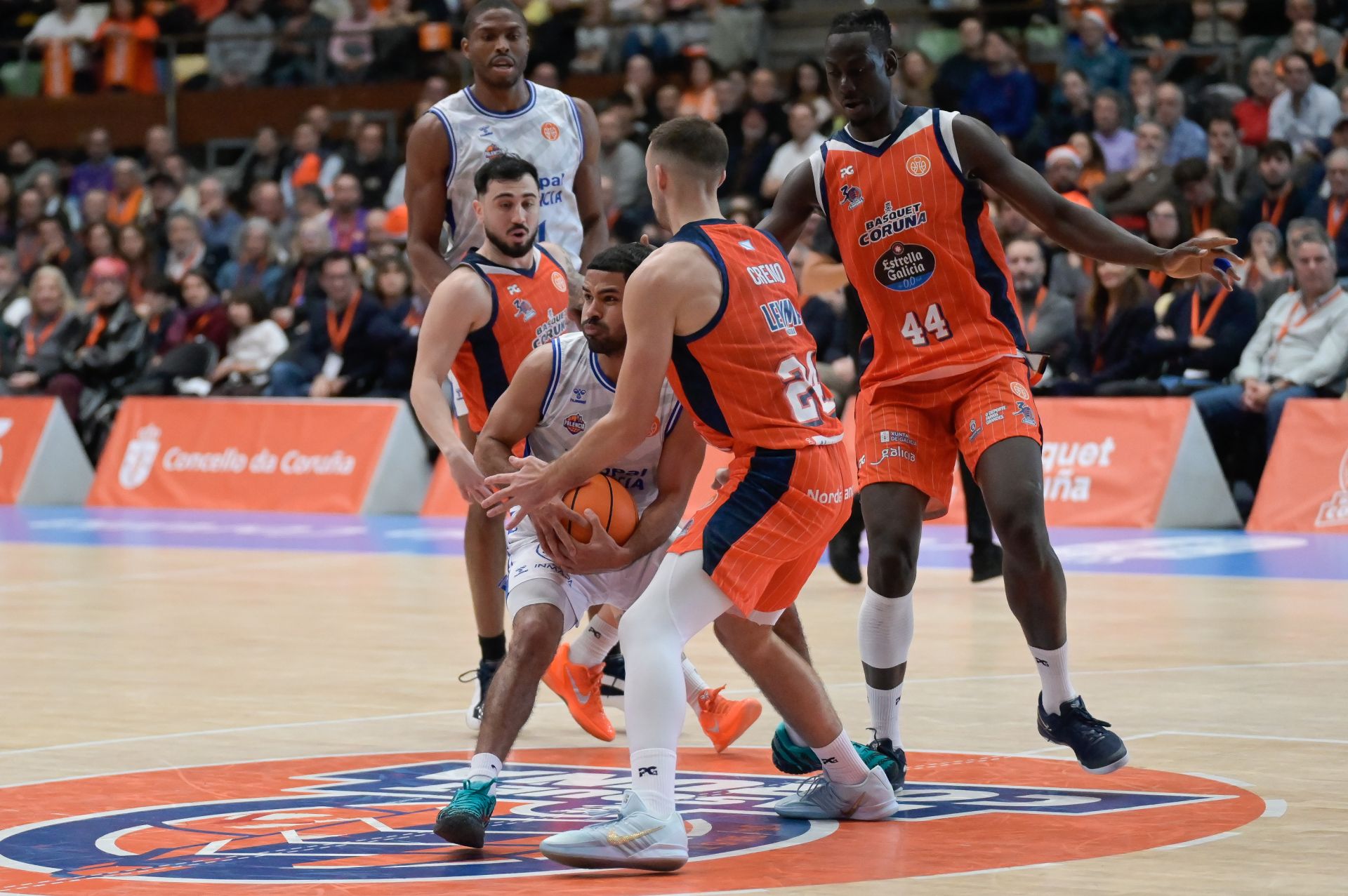 Así ha sido la derrota del Súper Agropal Palencia en la pista del Leyma Coruña