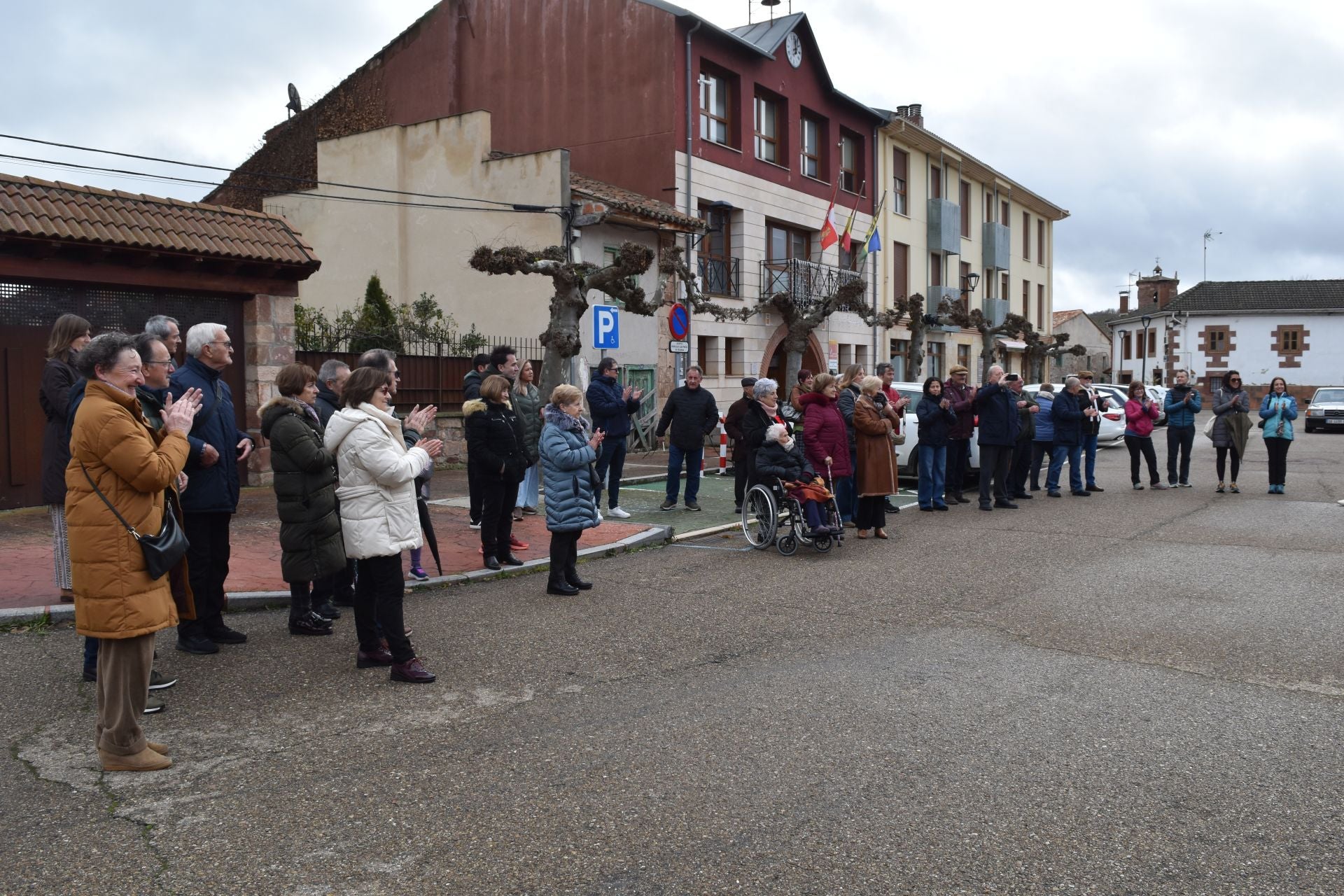 Salinas de Pisuerga se viste de Navidad con ganchillo