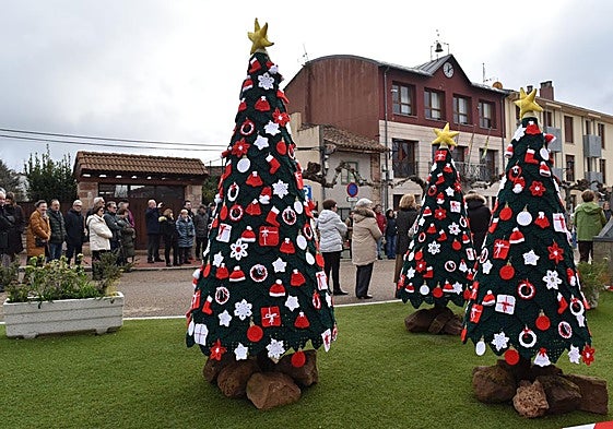 1.400 piezas de ganchillo visten Salinas de Navidad