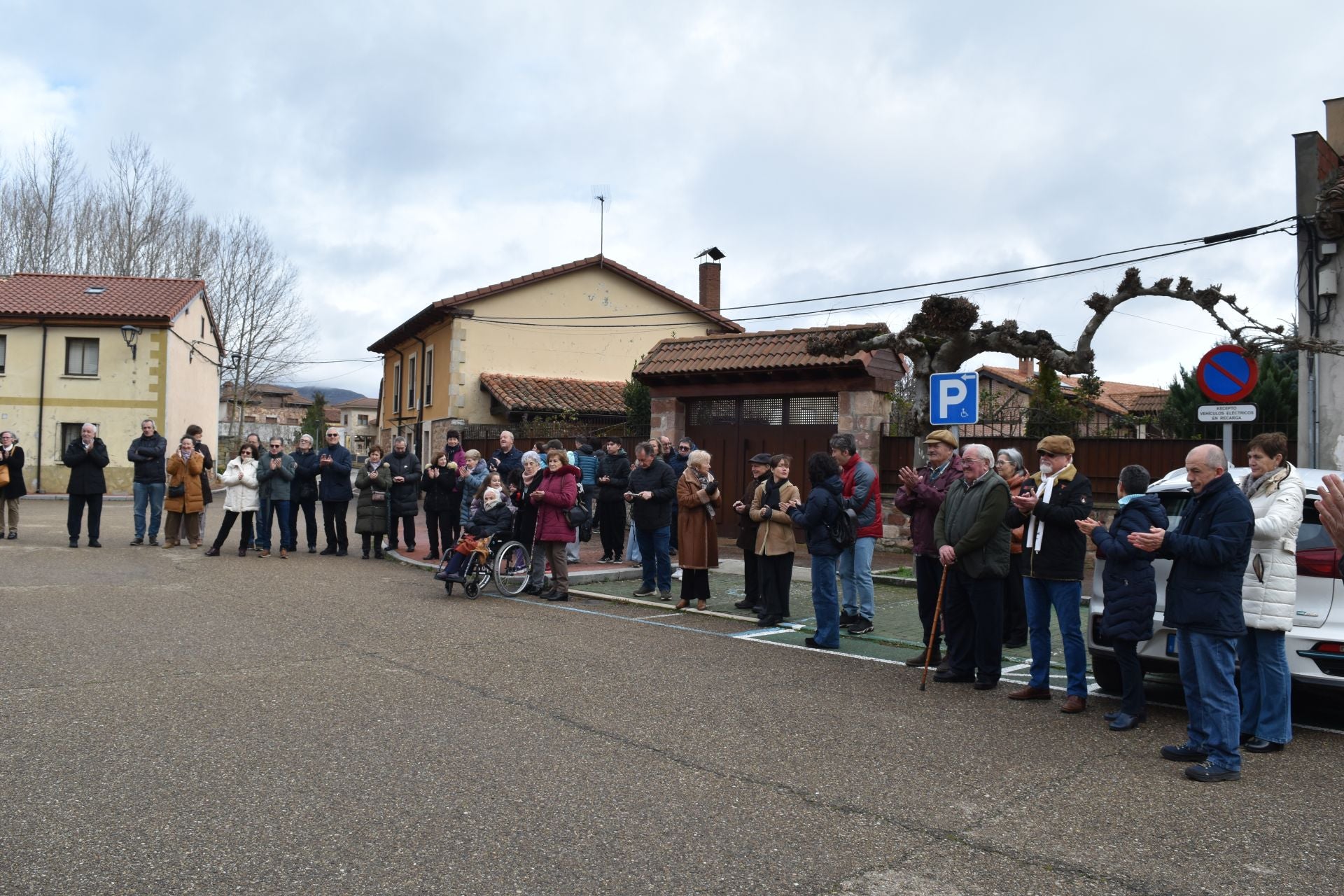 Salinas de Pisuerga se viste de Navidad con ganchillo