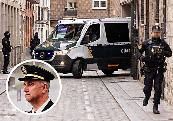 Salida de los detenidos en los juzgados de Valladolid a primera hora de la tarde de este domingo. En el círculo, el jefe de Estupefacientes de Valladolid, Luis Fernández.