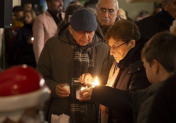 Imágenes del Día de las velitas celebrado este domingo en el entorno de la iglesia de San Martín de Valladolid