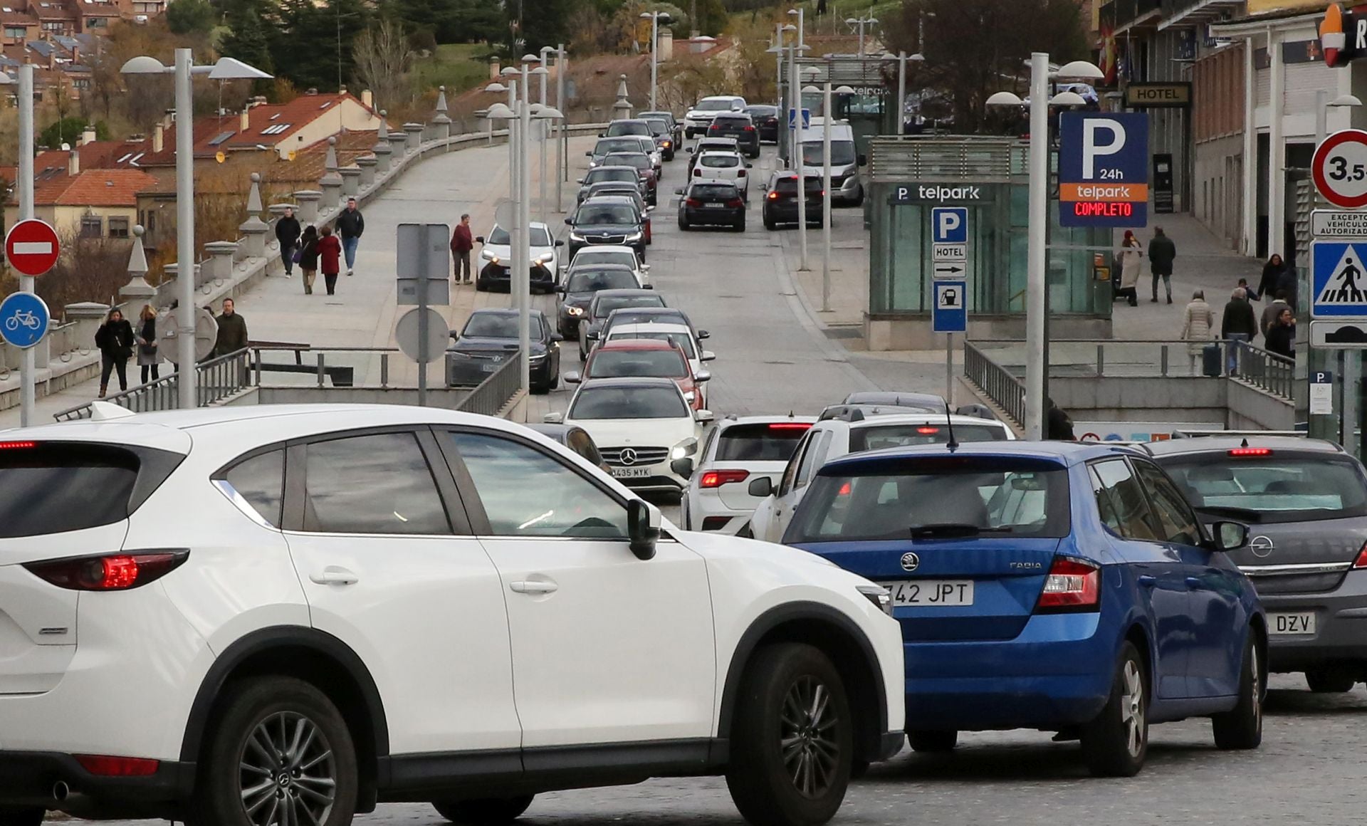 Fotos de los problemas en aparcamientos de Segovia