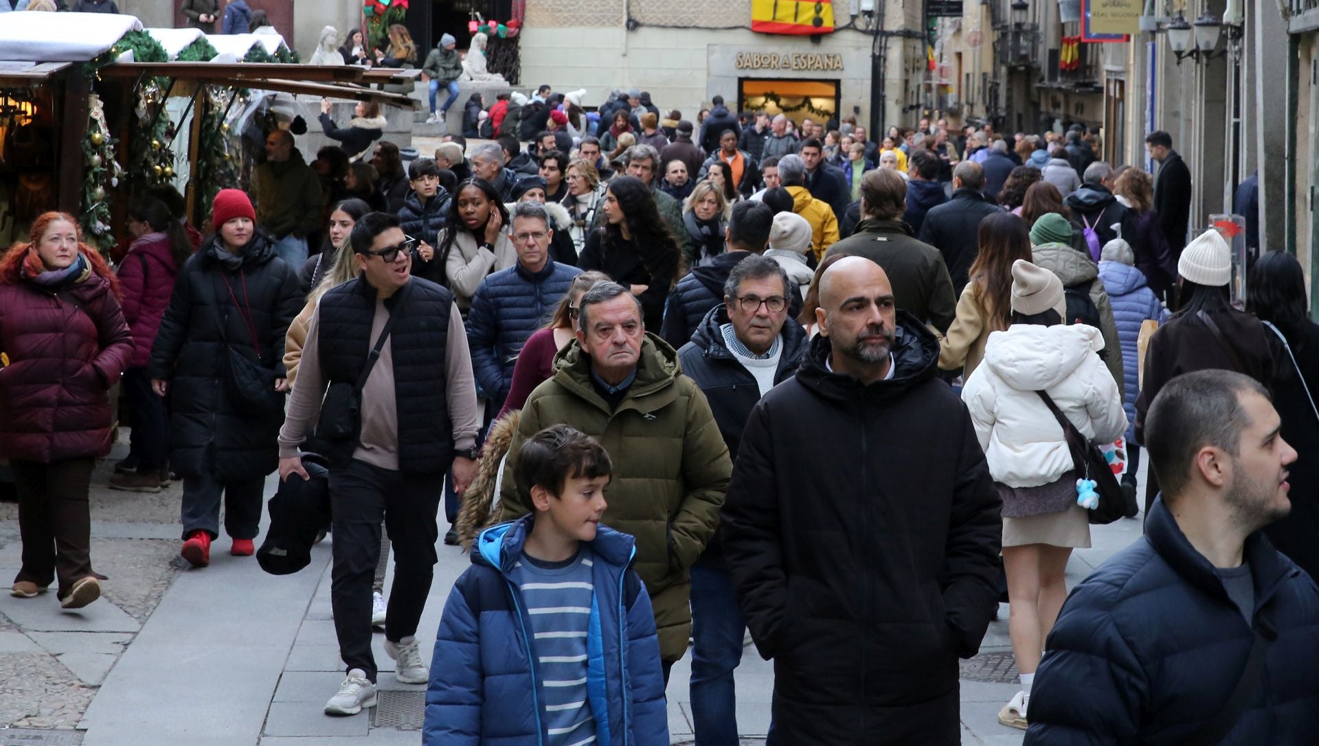 La avalancha de turistas durante el puente, en imágenes