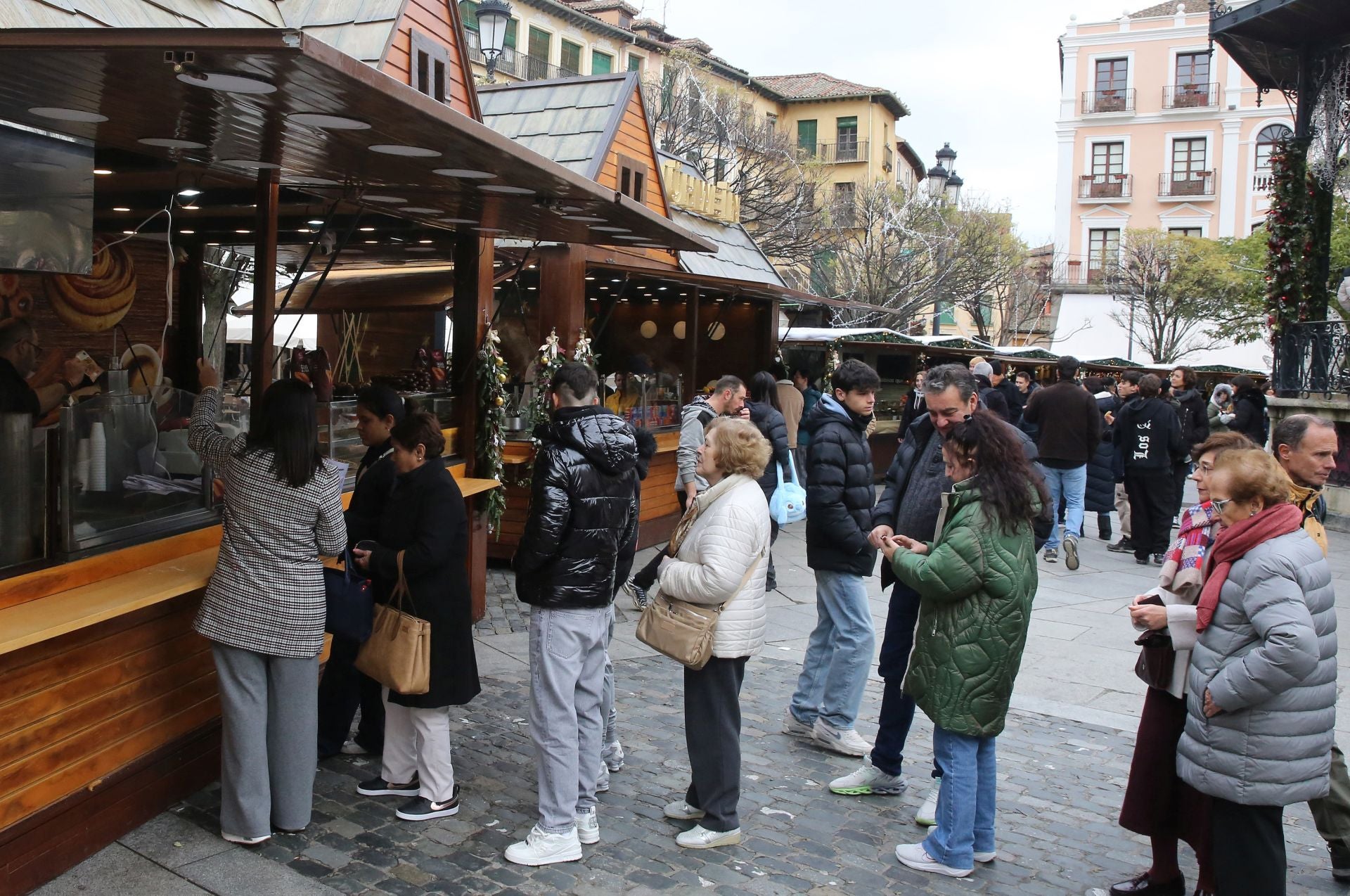 La avalancha de turistas durante el puente, en imágenes