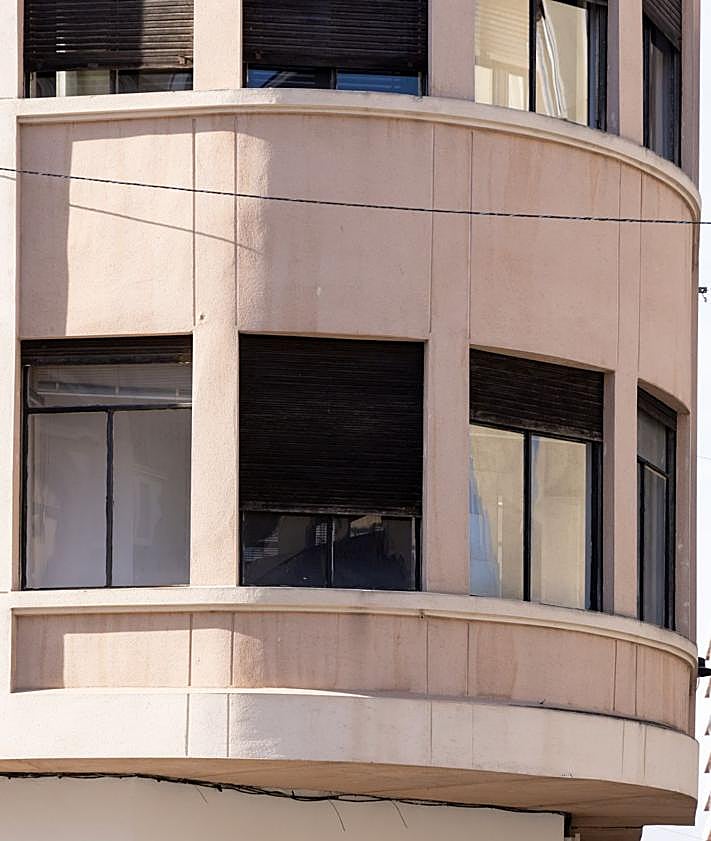 Imagen secundaria 2 - Diferentes ángulos y detalles del edificio.