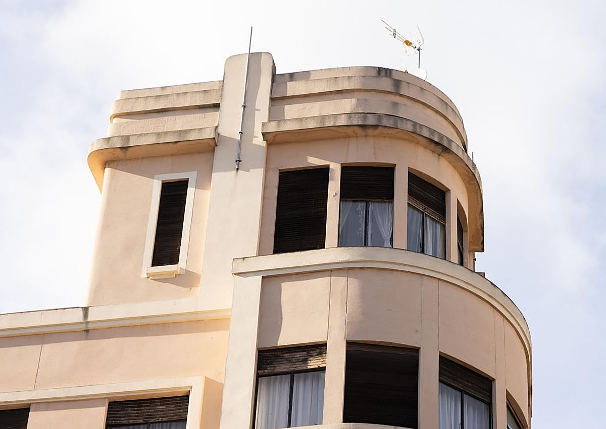 Imagen secundaria 1 - Diferentes ángulos y detalles del edificio.