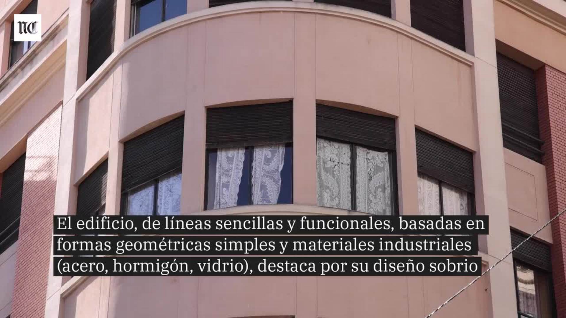 El edificio curvo que se alza en la calle Santiago