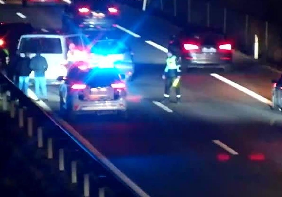 Colisión entre dos turismos y una furgoneta este lunes por la tarde en la A-62 a la altura de Tordesillas.
