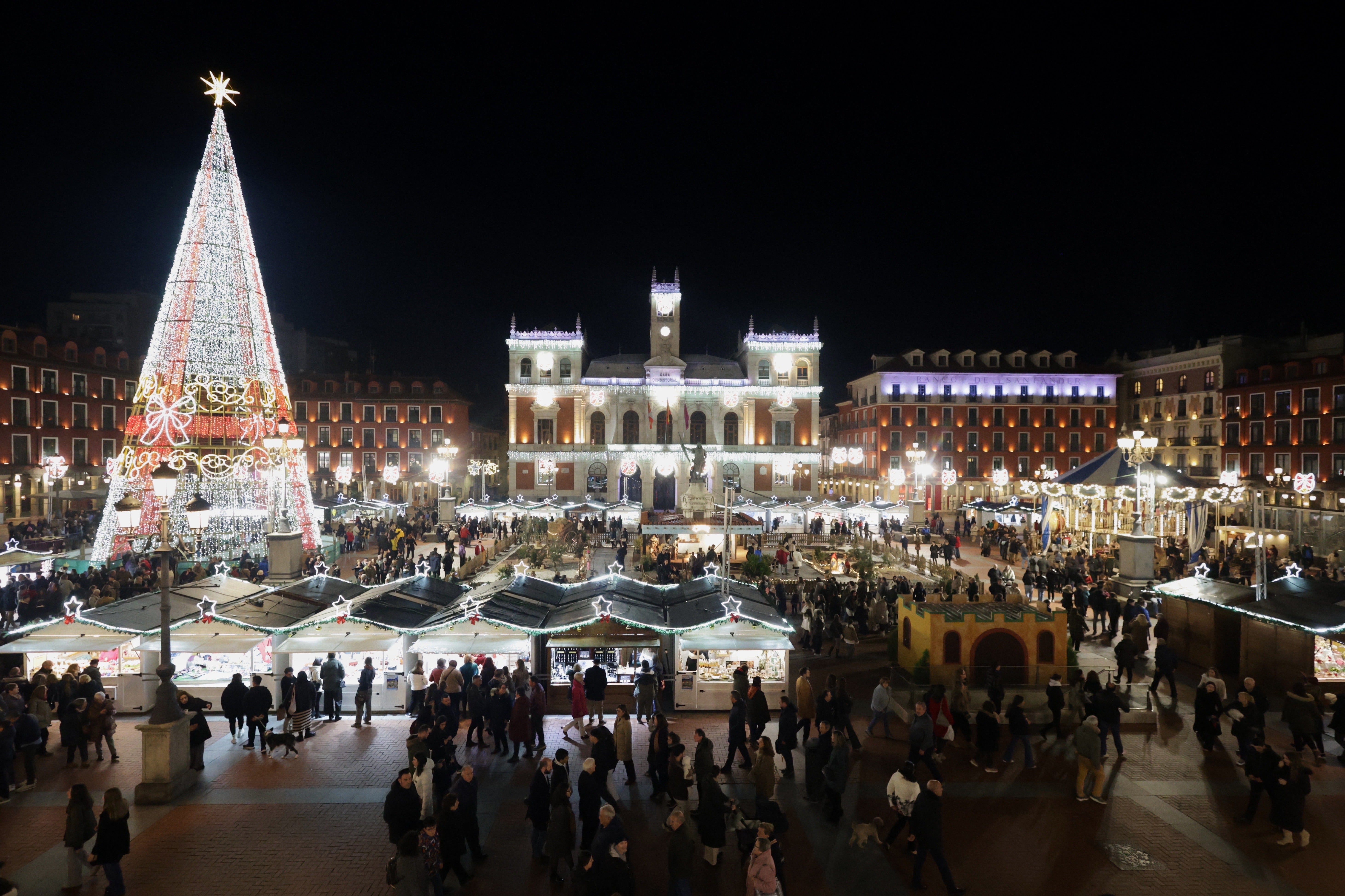 Las imágenes del mercado y el ambiente navideño en Valladolid