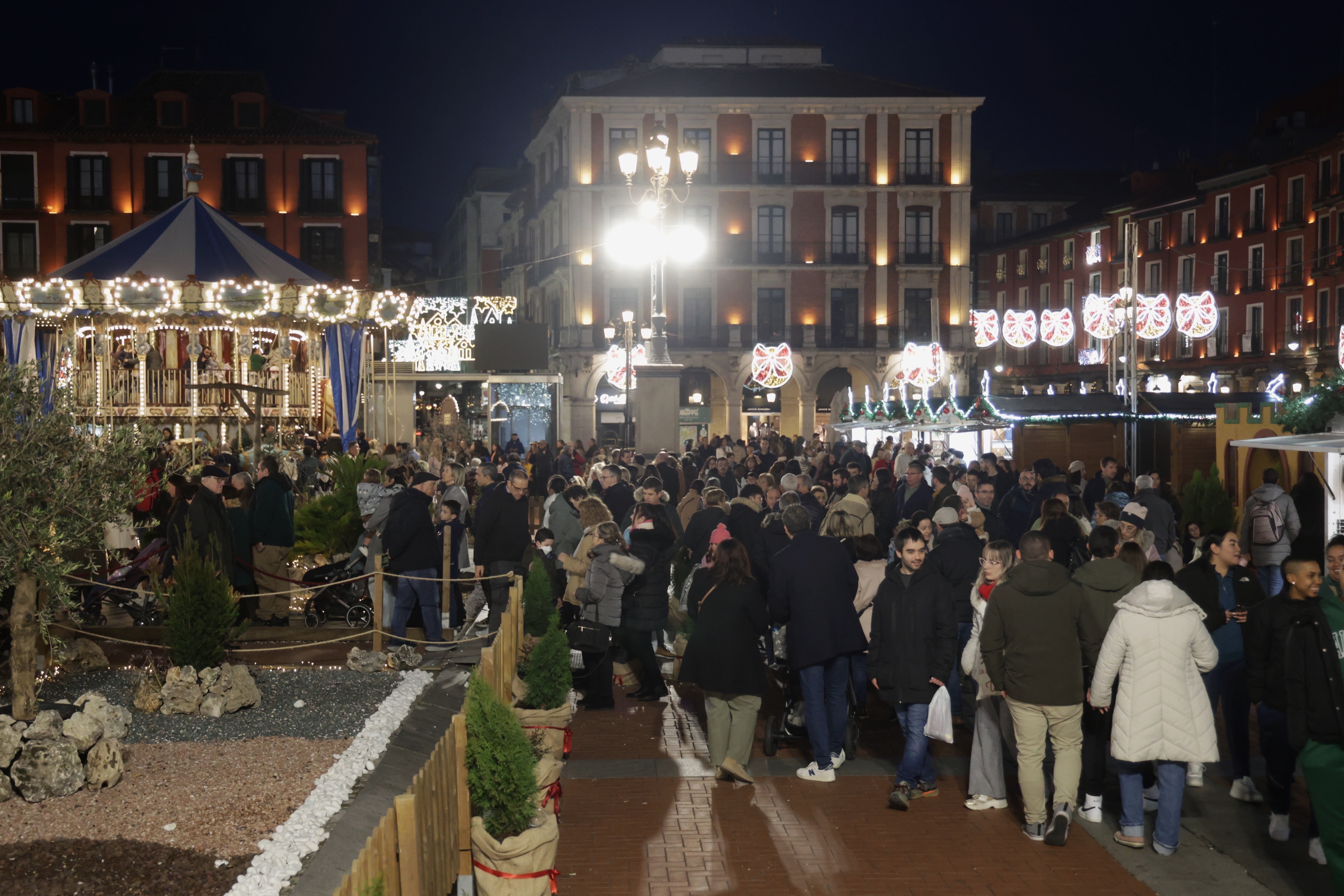 Las imágenes del mercado y el ambiente navideño en Valladolid