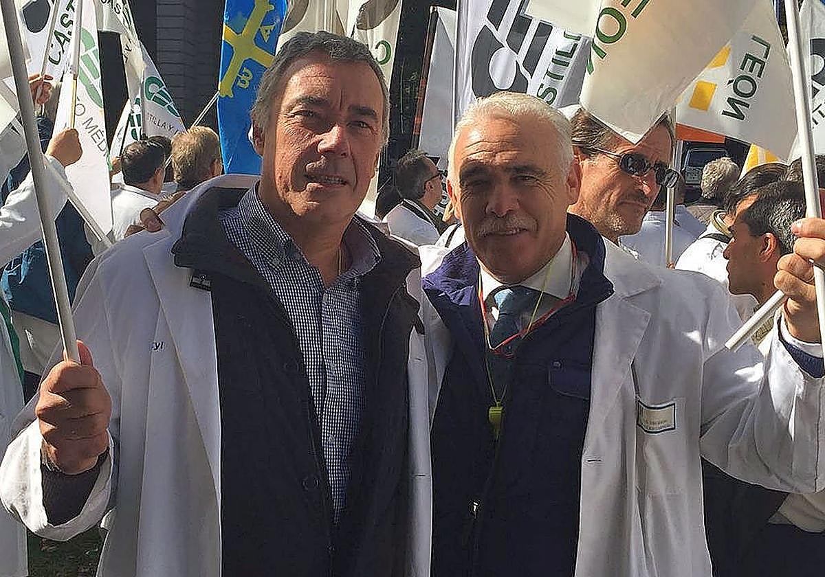 Miguel Marina (izq.) y Enrique Guilabert, de CESM, en una movilización.