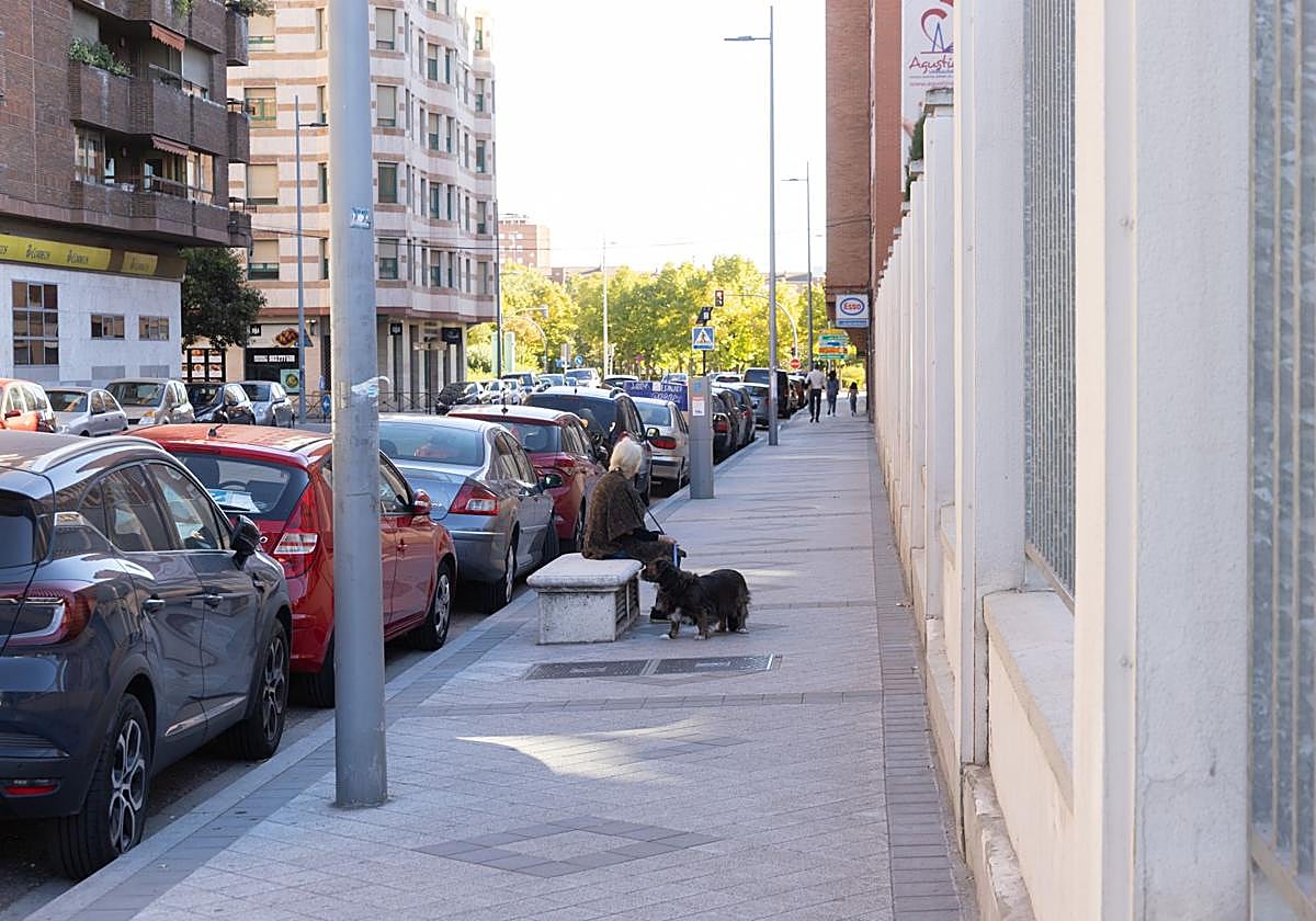 Imagen de archivo de la calle Ultramar, donde se ha producido el segundo atropello de la mañana de este martes en Valladolid.