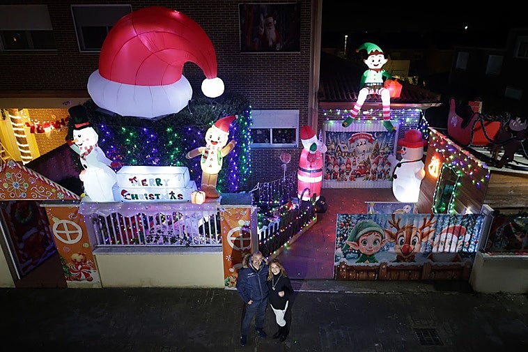 Las fachadas de las casas de los pueblos de Valladolid se tiñen de Navidad