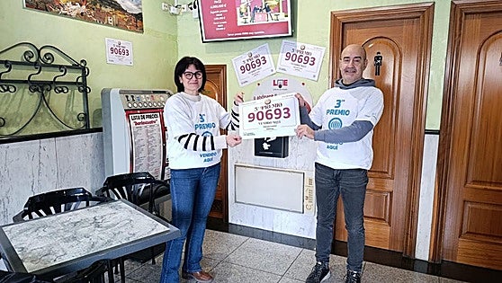 El bar de toda la vida de Peñafiel que reparte la suerte por máquina