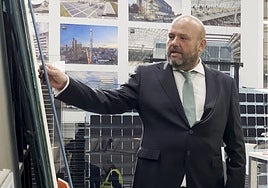 Teodosio del Ca&ntilde;o, en la f&aacute;brica de Onyx Solar en &Aacute;vila.