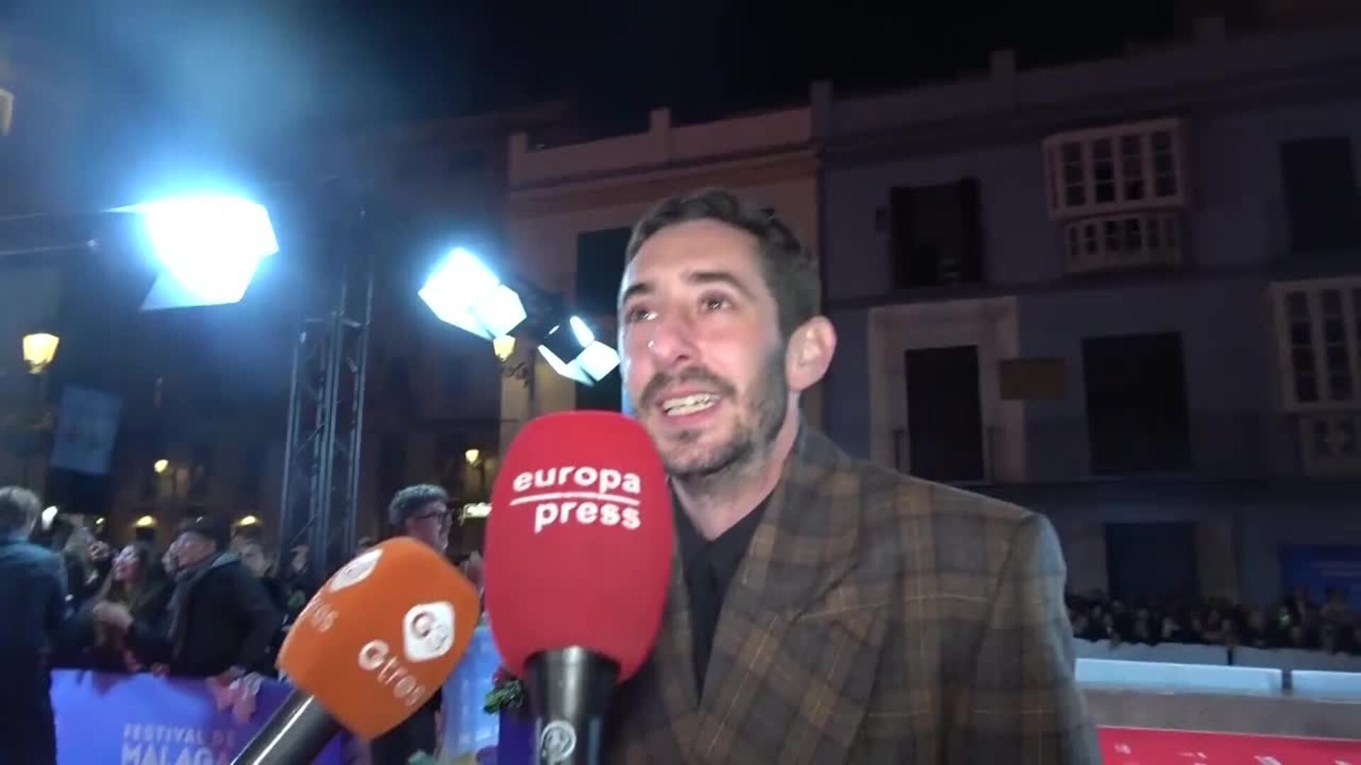 ¿Cómo es la relación de Macarena García y Enric Auquer? El actor habla de su amor