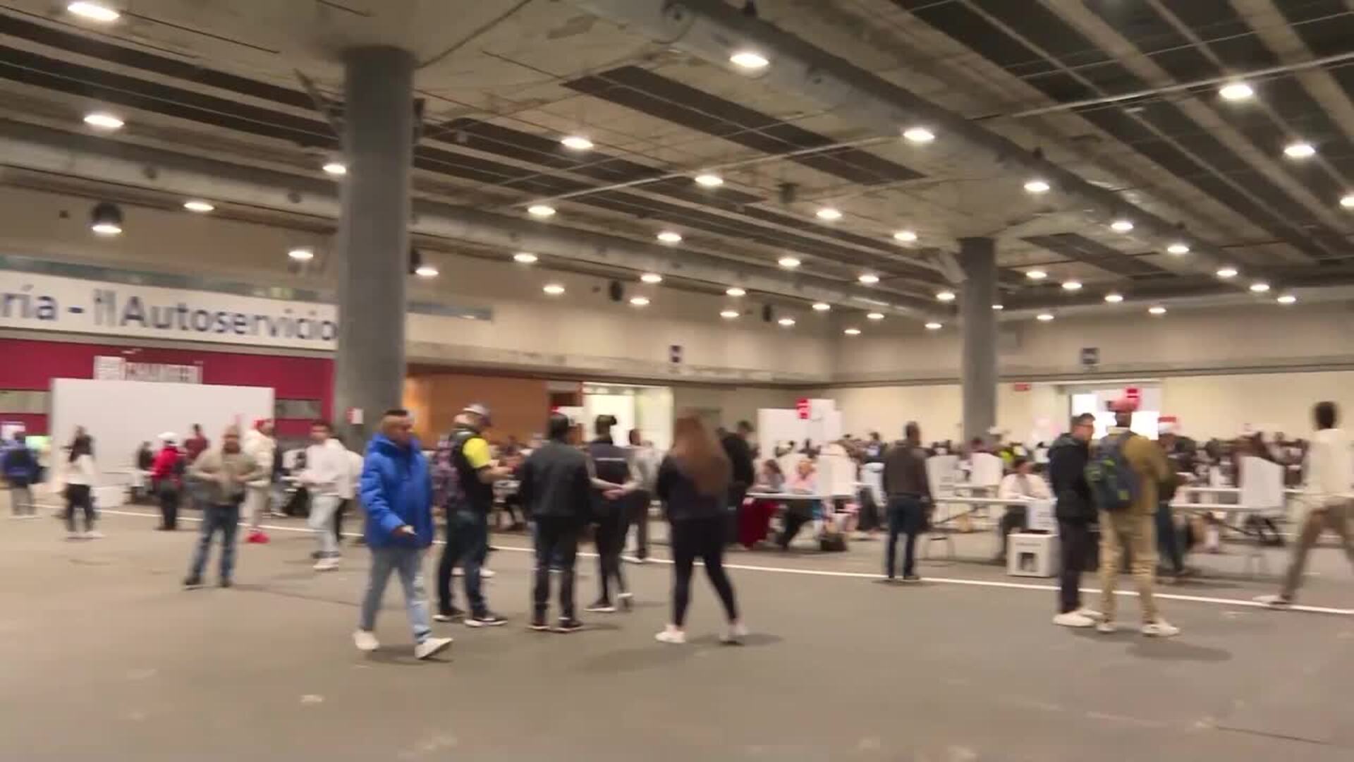 La población ecuatoriana de Madrid votan en elecciones presidenciales de 2025
