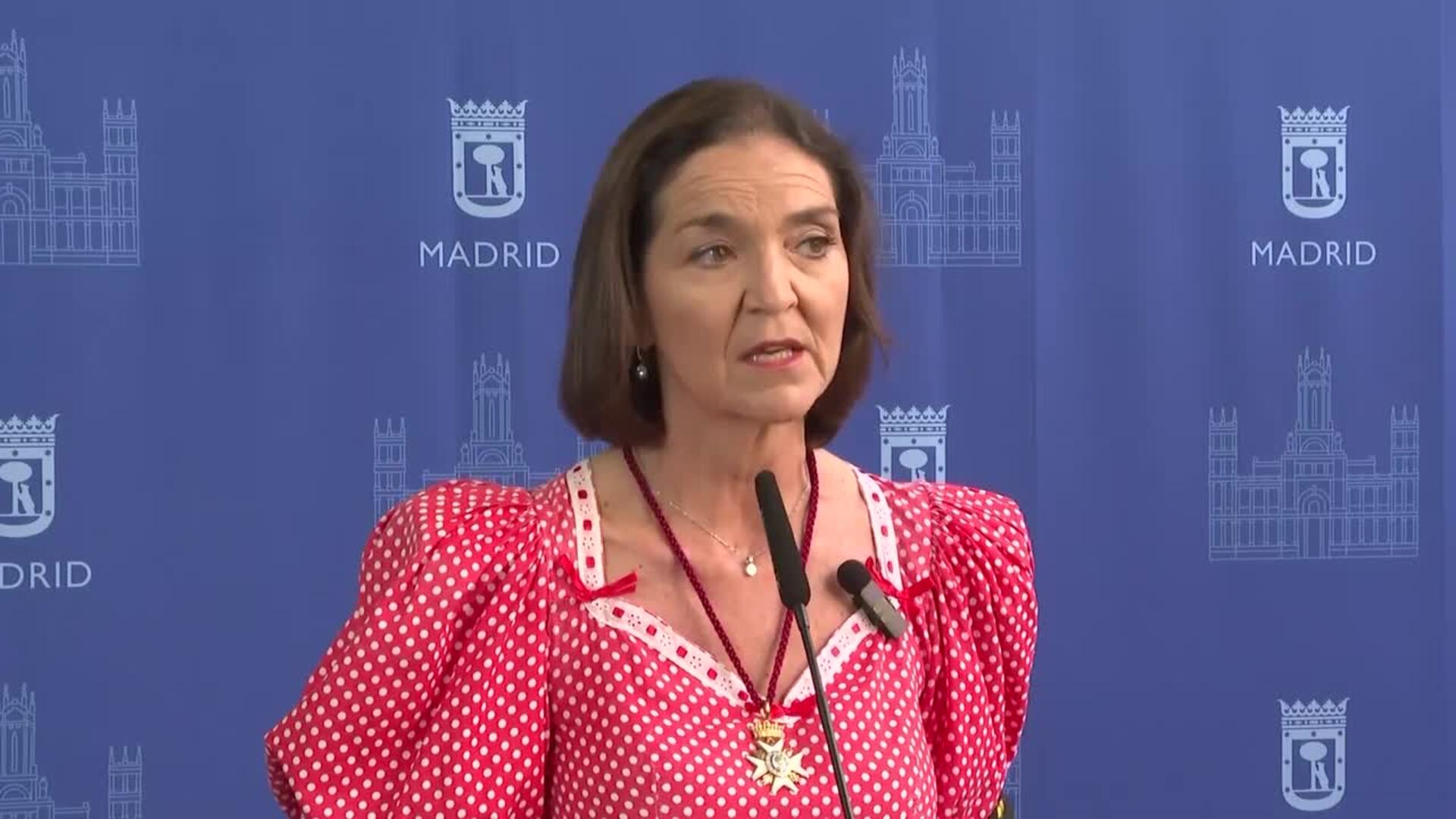 Maroto defiende que Aena "ejerce sus competencias" y exige a Almeida asumir "emergencia social"