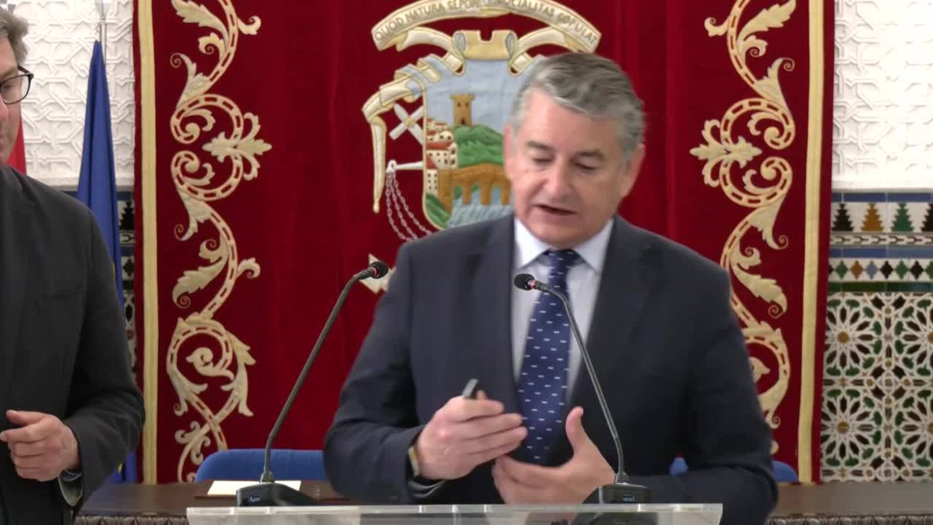 Antonio Sanz firma un protocolo para la puesta en marcha de un nodo tecnológico en Puente Genil