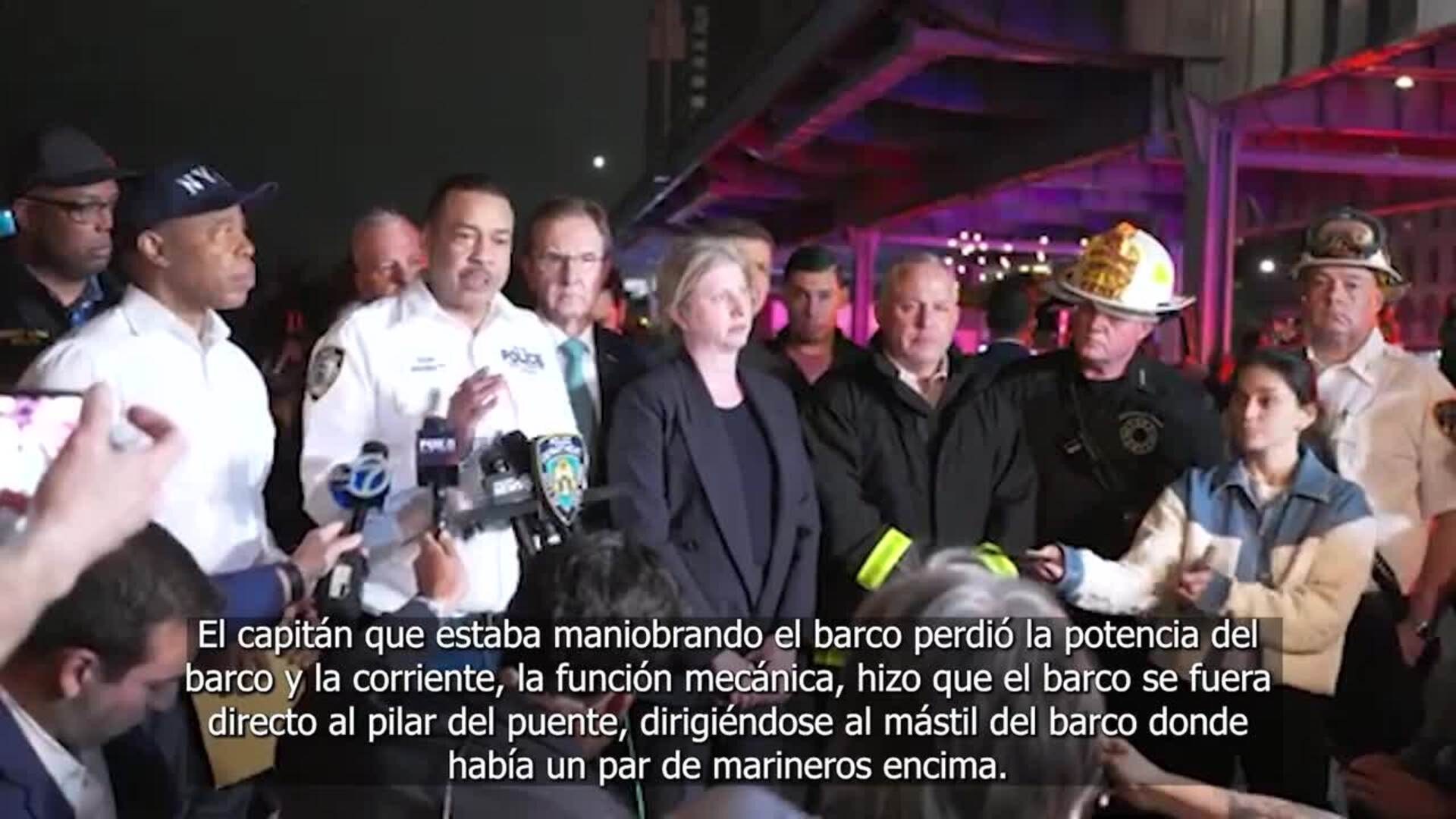 Al menos dos muertos y 20 heridos al chocar un buque escuela mexicano contra Puente de Brooklyn