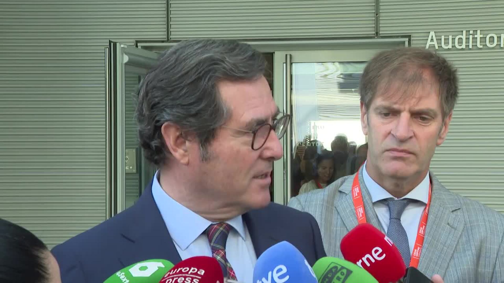 Garamendi critica el "monólogo" de Díaz para adoptar medidas: "Ya no le vale ni el Parlamento"