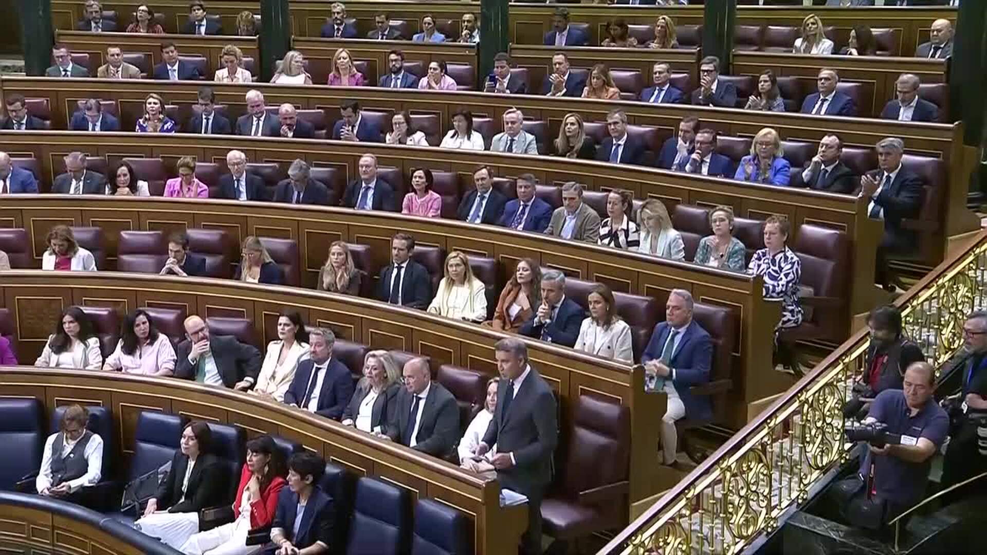 Feijóo denuncia el silencio de Sánchez sobre el fiscal general y él le ataca con Mazón