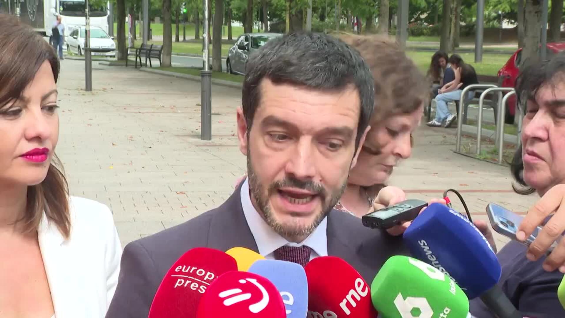Bustinduy pide implicación a la CEOE para "redoblar la presión económica y comercial" por Gaza