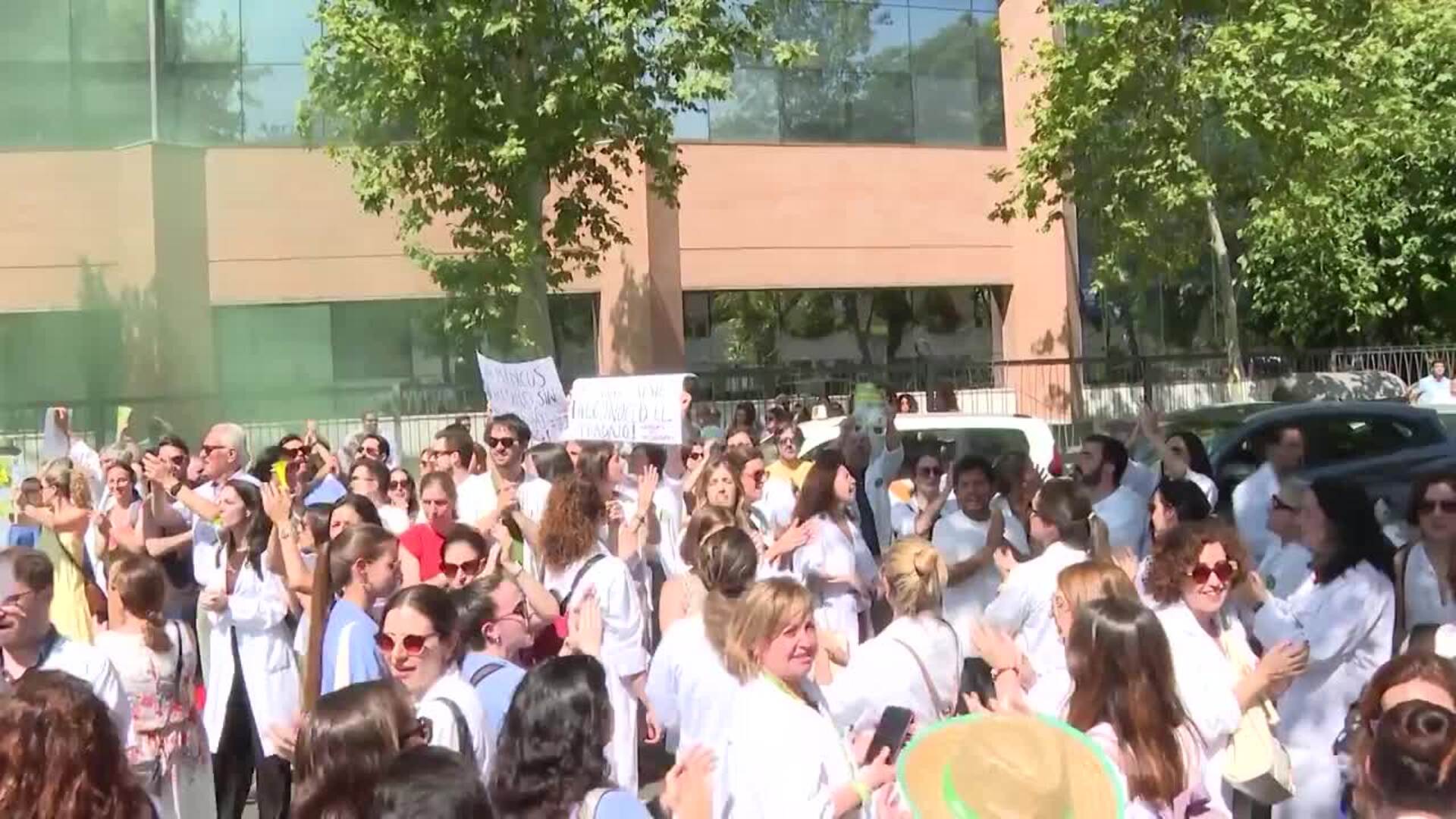 Médicos de toda España convocan una huelga y se manifiestan en contra del Estatuto Marco