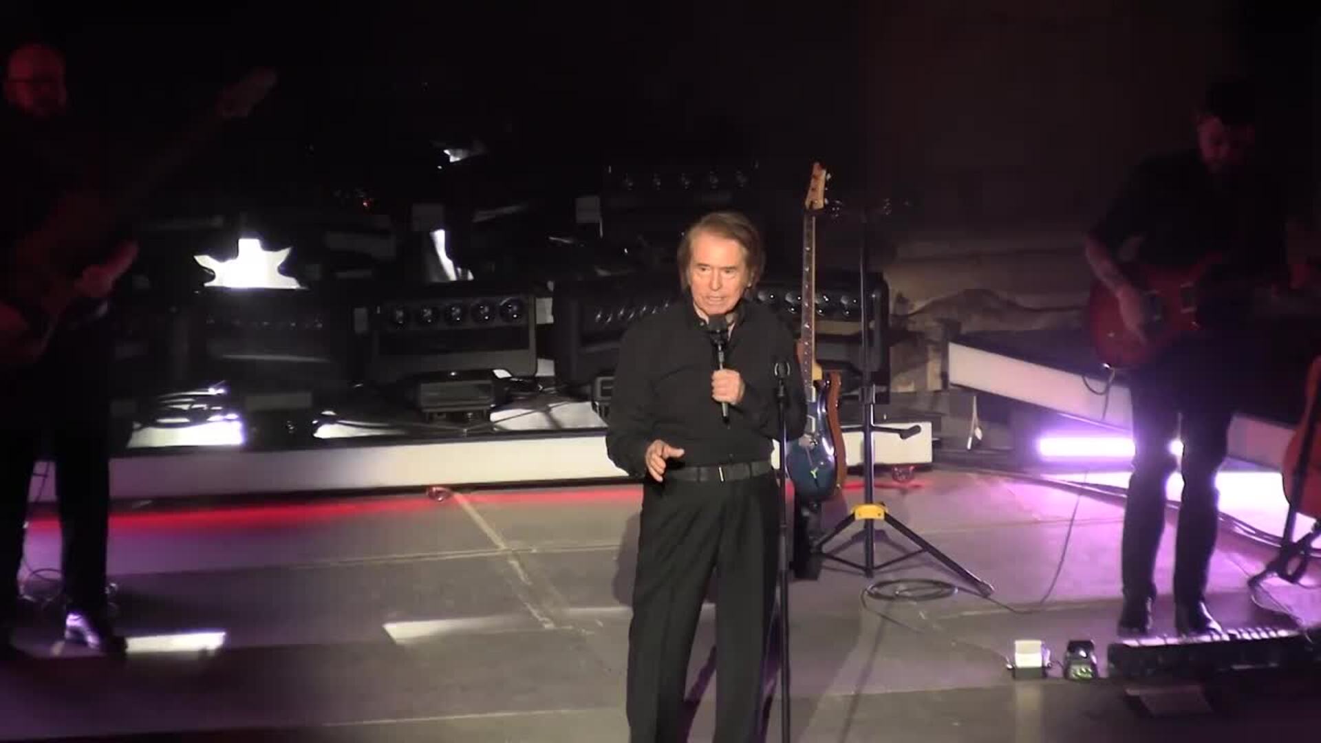 Raphael vuelve a los escenarios por todo lo alto en Mérida