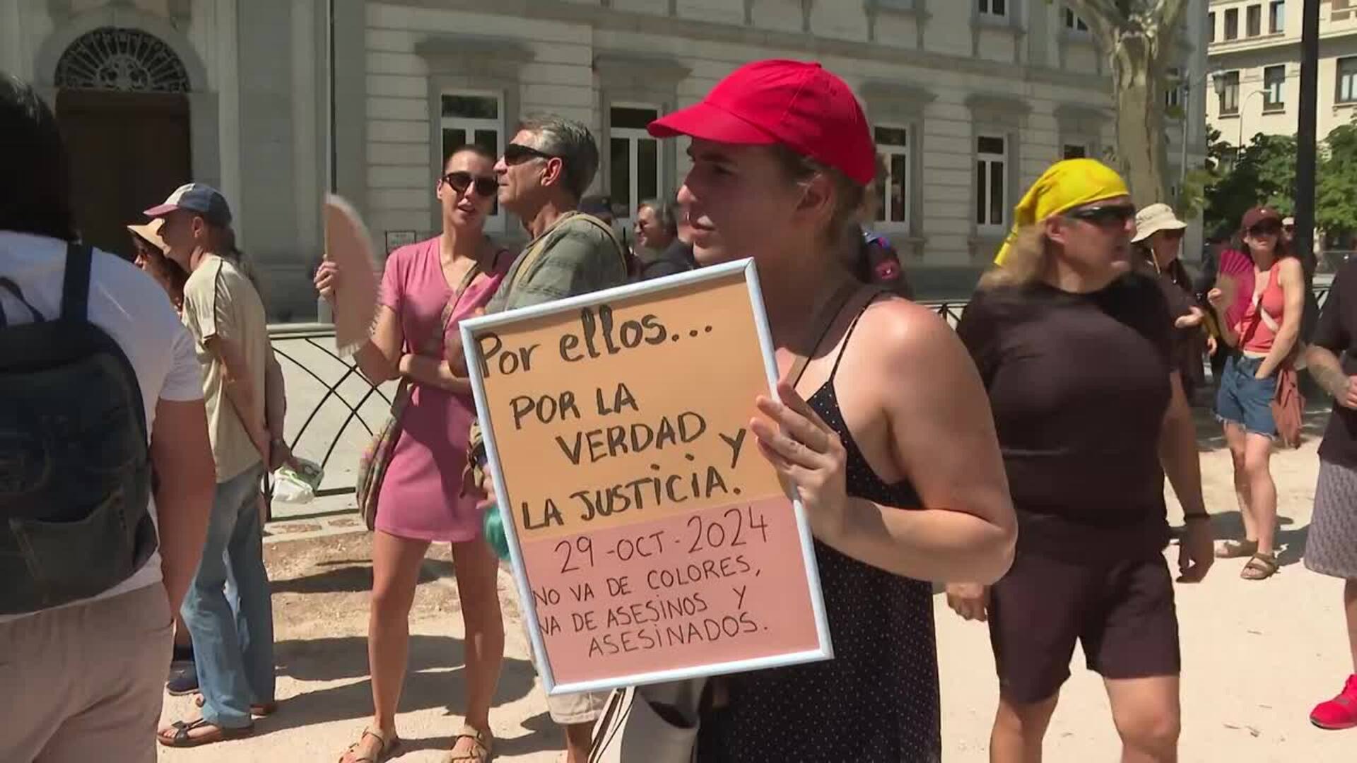 Afectados por la dana se manifiestan en el Tribunal Supremo