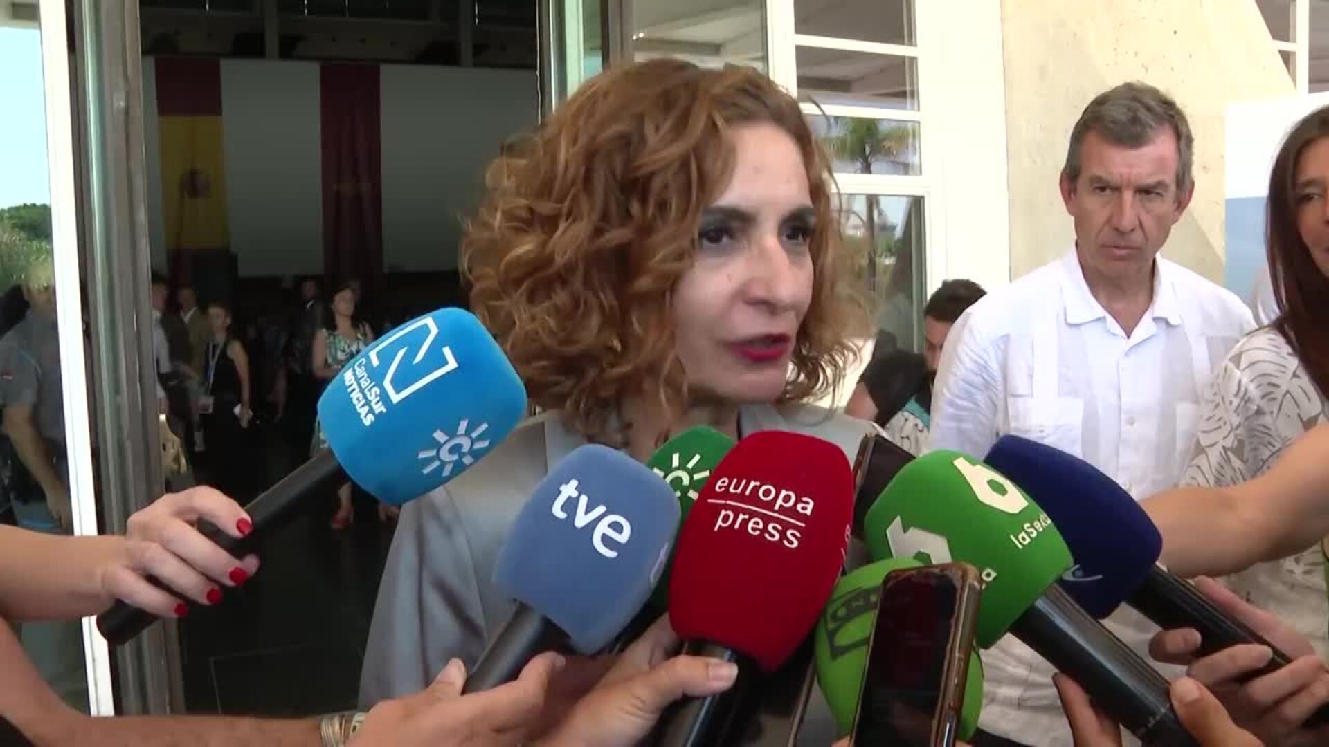 Montero "respeta" la orden de prisión para Cerdán e incide en descartar un adelanto electoral