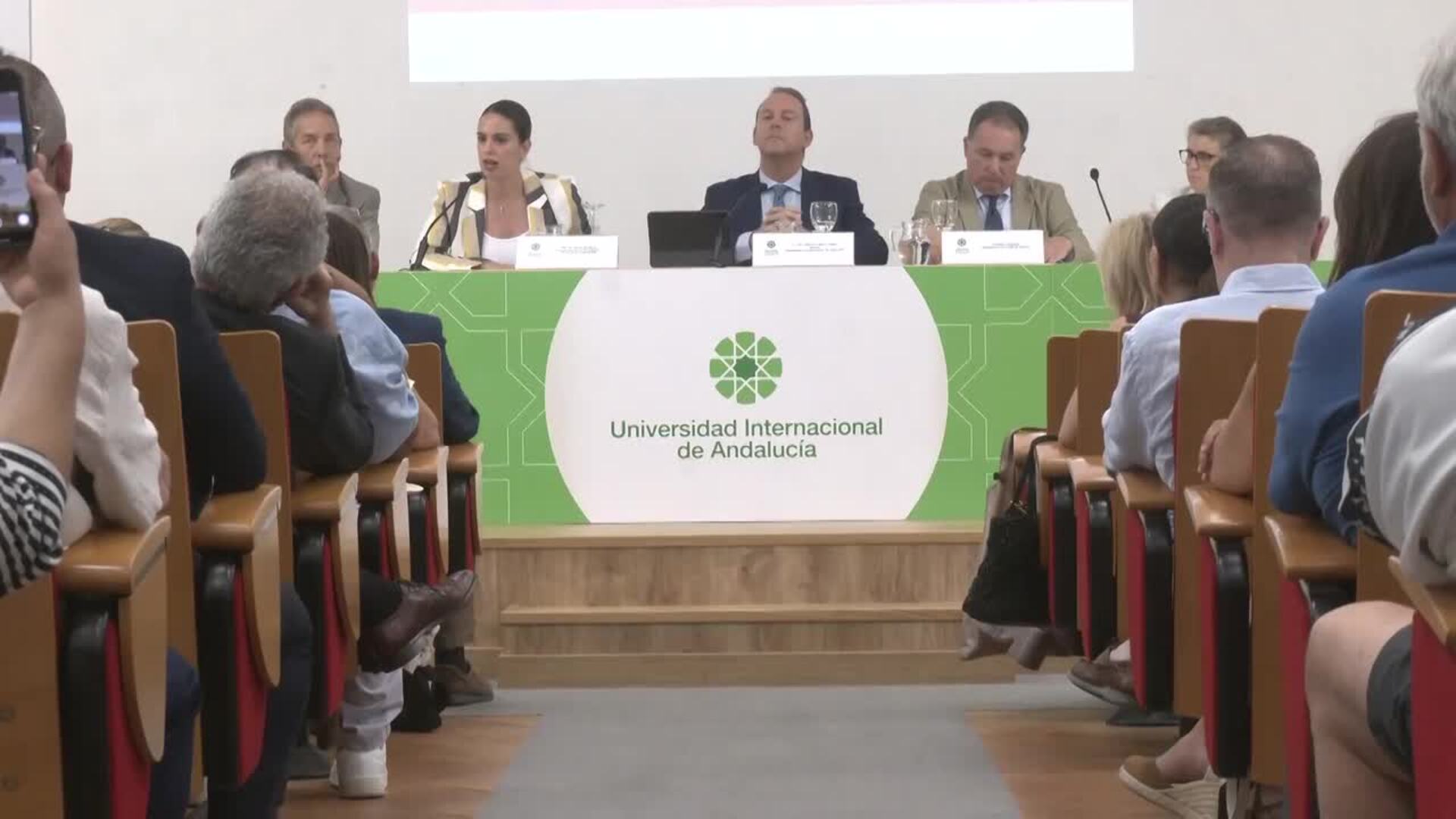 El Plus Ultra y la "valentía" de los aviadores inauguran los Cursos de Verano de la UNIA