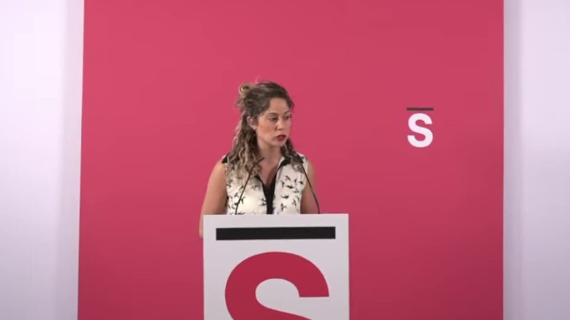 Sumar ve el acuerdo arancelario entre EEUU y la UE como "una rendición"