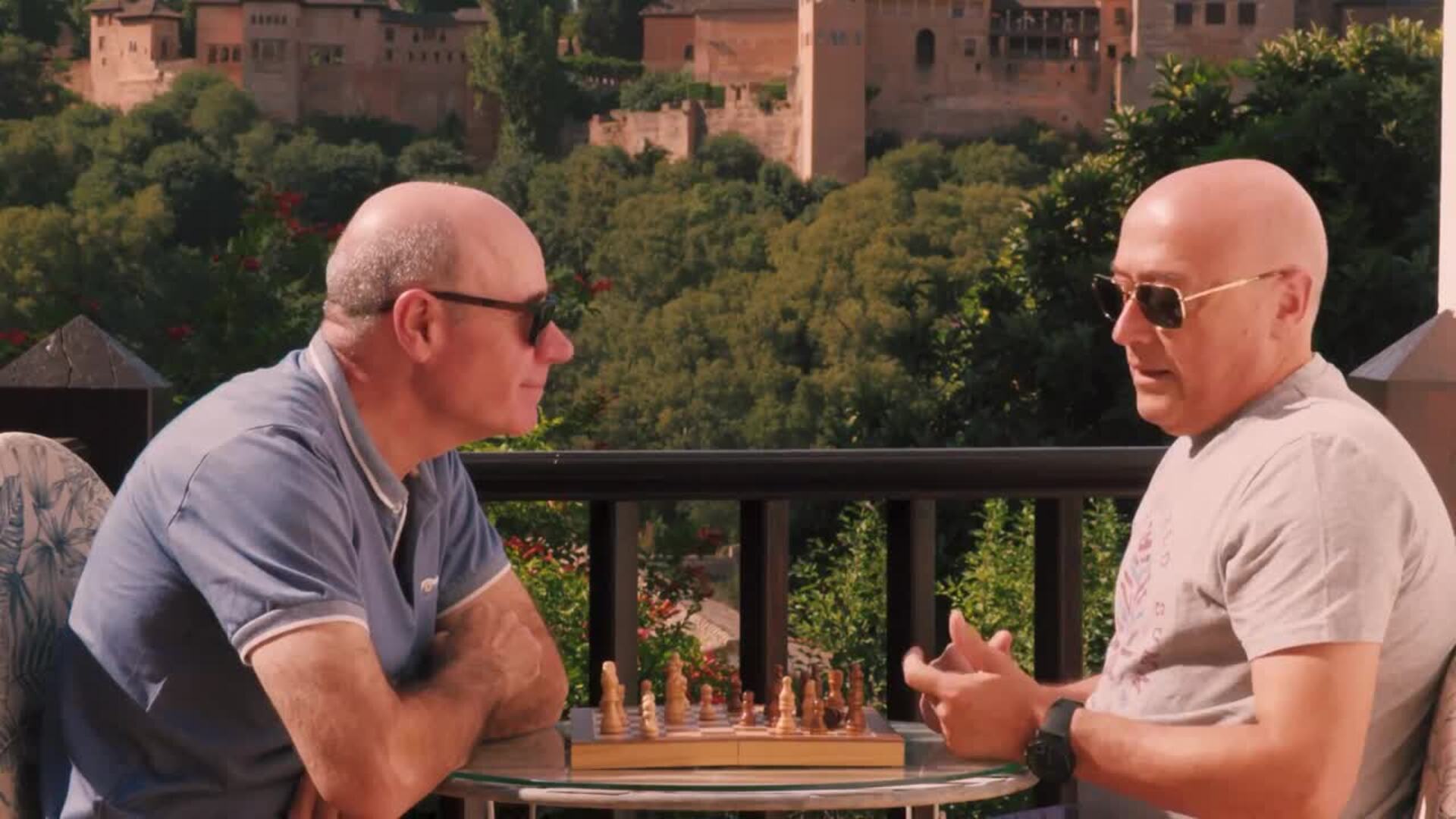La Universidad de Granada desea un feliz verano a su comunidad con un original vídeo