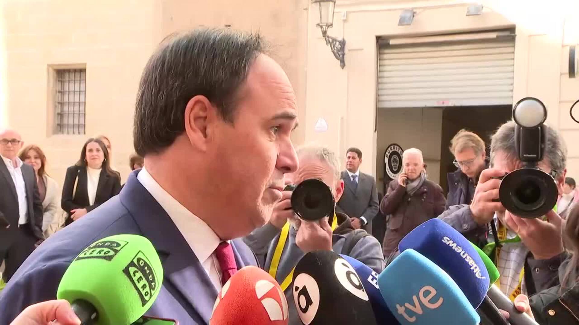 Pérez Llorca: "Hoy es día de toma de posesión, del Consell tendremos tiempo de hablar mañana"