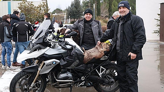 Dos italianos «duros como la oveja negra» pero en una BMW «que es una camper»