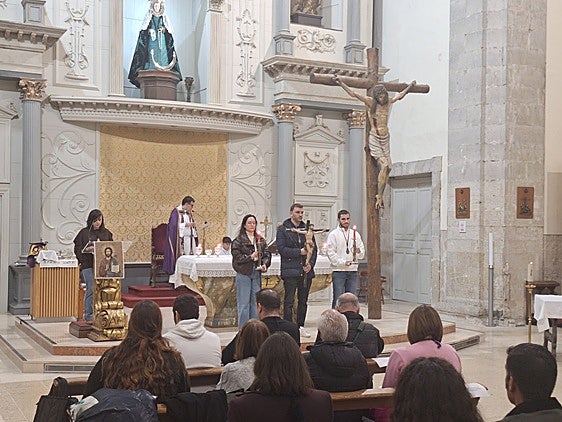Alberto Muñoz anima a los cofrades de Rioseco a vivir la fe con autenticidad y compromiso