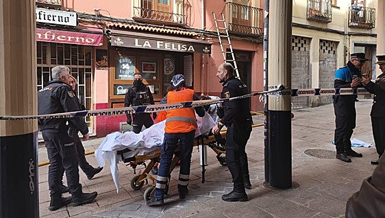 Dos heridos en un incendio que obligó al desalojo de un edificio en el casco histórico de León