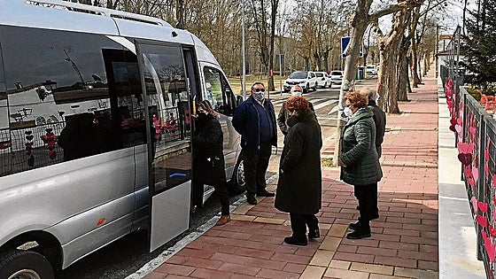 Vecinos de 1.131 localidades sin mesa electoral en su pueblo contarán con autobús para ir a votar