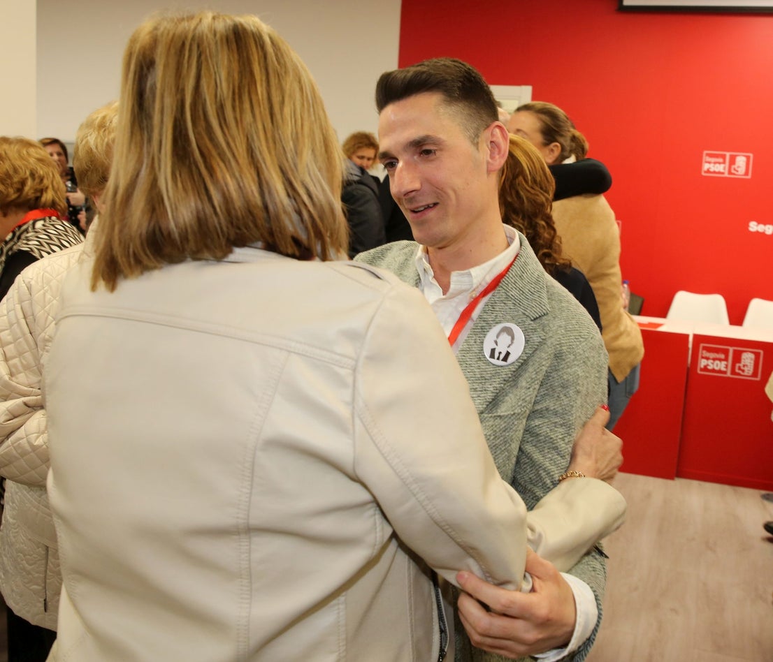 Fotos del ambiente festivo en la sede del PSOE de Segovia | El Norte de ...