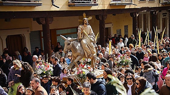 El Domingo de Ramos llena Rioseco de miles de vecinos y visitantes