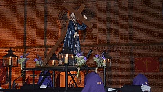 La procesión del Nazareno de la Cruz recorre Medina del Campo en la antesala del Domingo de Ramos