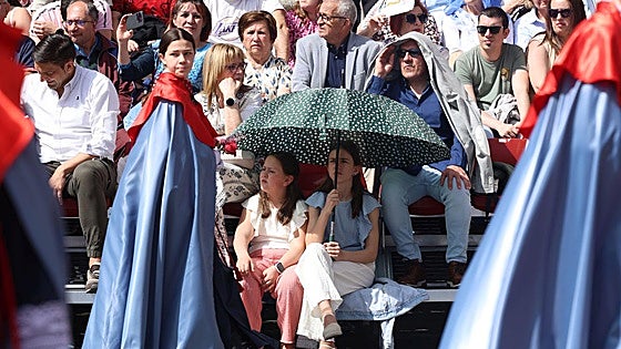 El Encuentro del Resucitado con la Virgen de la Alegría se convierte en una multitudinaria llamada a la paz